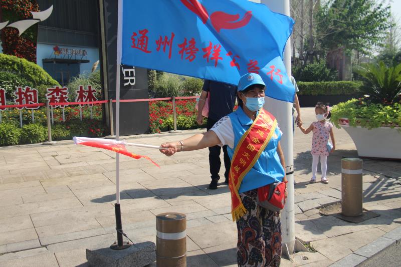 <strong>大白鸡巴操美女逼逼操大白屁股</strong>